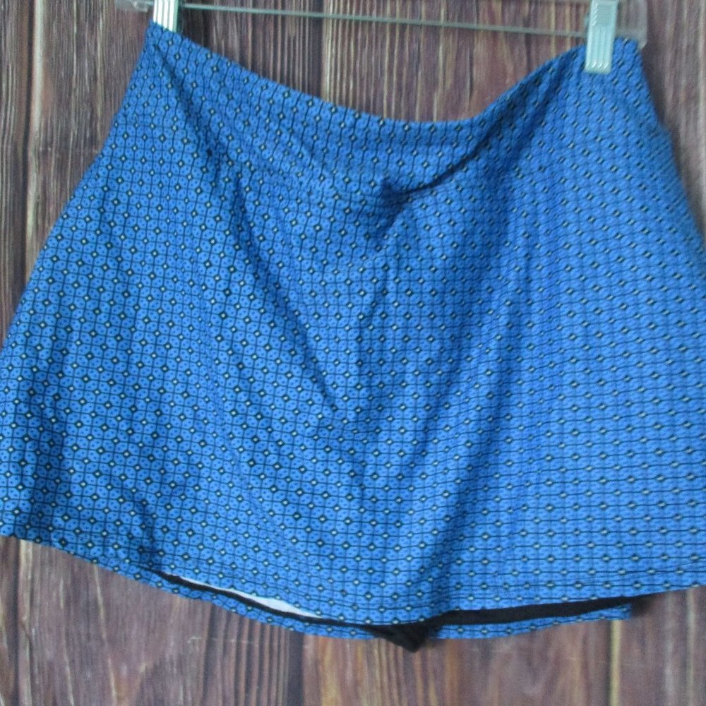 Beach House 18 W Blue w navy small print Swim skort EUC worn once NO CHUB RUB